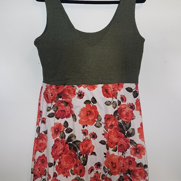 XL Green & Red Flower Dress Handmade by Mam'Zelle & Petit Homme - Picture 3 of 4